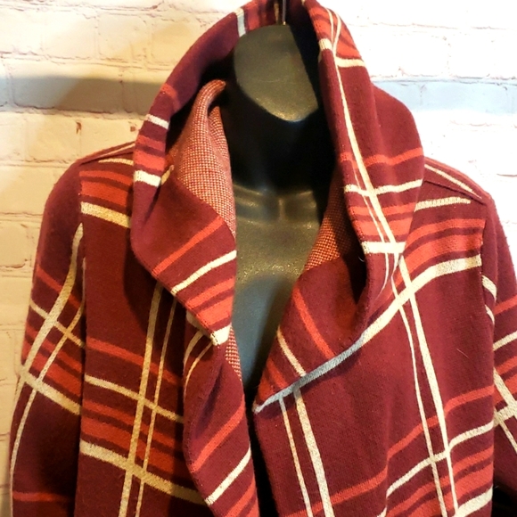 DH - Cozy Hooded Jacket - Picture 2 of 4